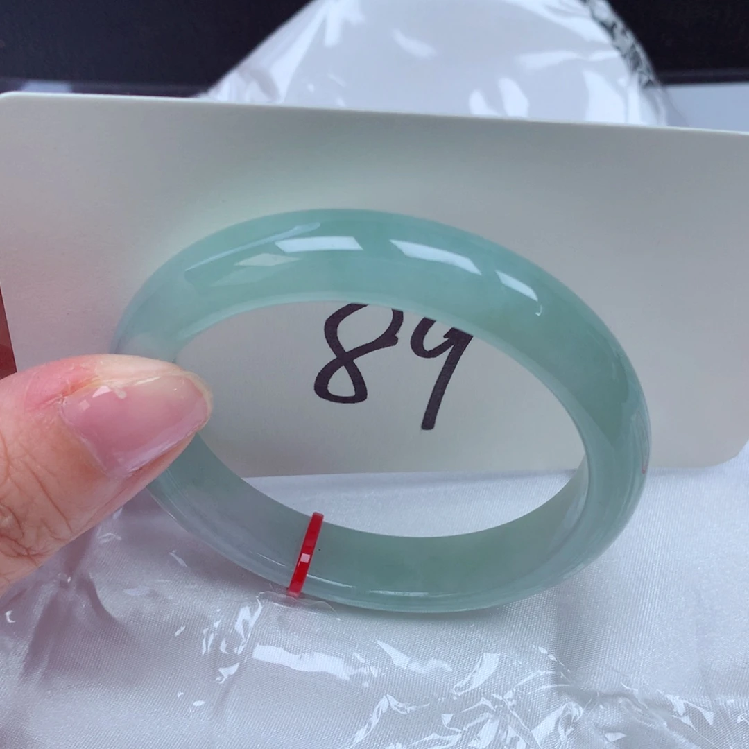 翡翠手镯未镶嵌翡翠