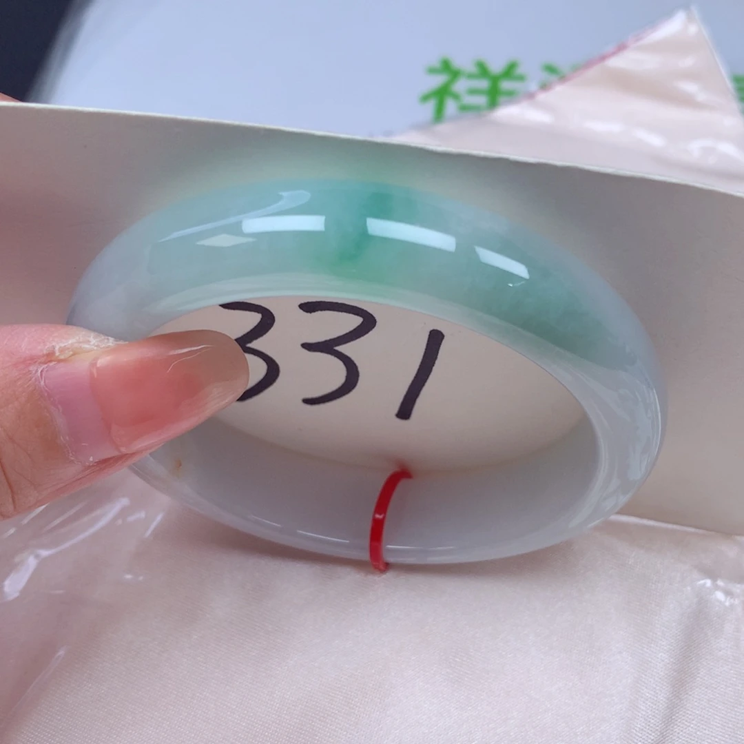 翡翠手镯未镶嵌翡翠