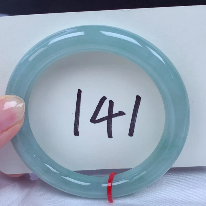 翡翠手镯未镶嵌翡翠