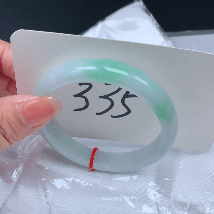 翡翠手镯未镶嵌翡翠