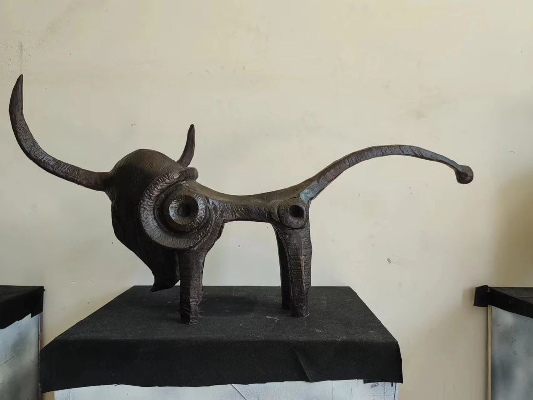 韩美林雕塑艺术作品生肖牛