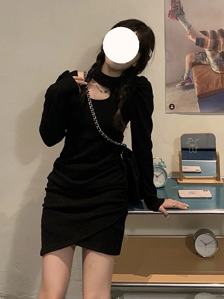 辣妹风黑色连衣裙女秋冬新款纯欲小心机镂空修身小个子短裙