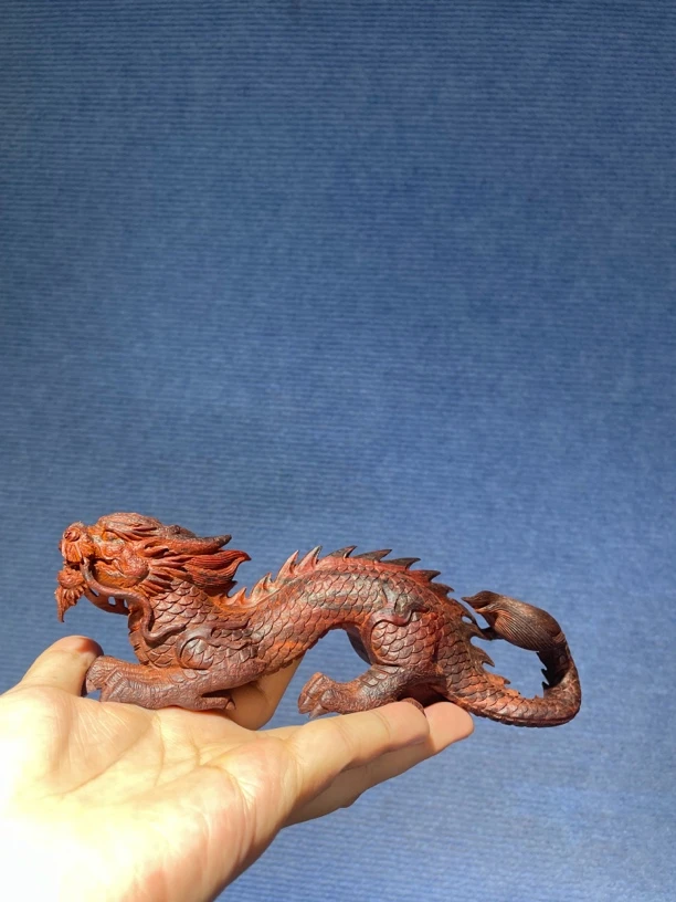 印度小叶紫檀手工雕刻龙摆件，尺寸19.2*6*3.3重量124.5克