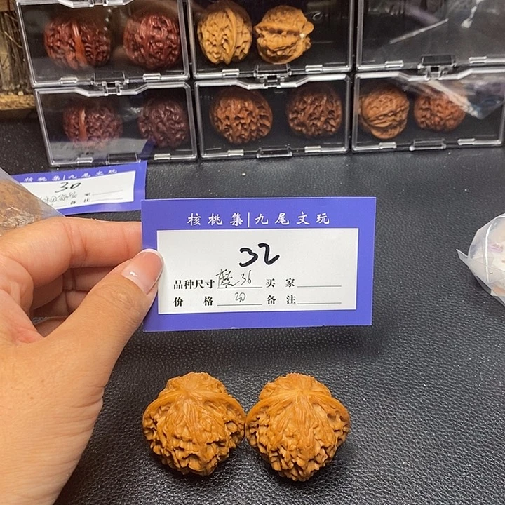 桃核吊坠T****º磨盘狮子头