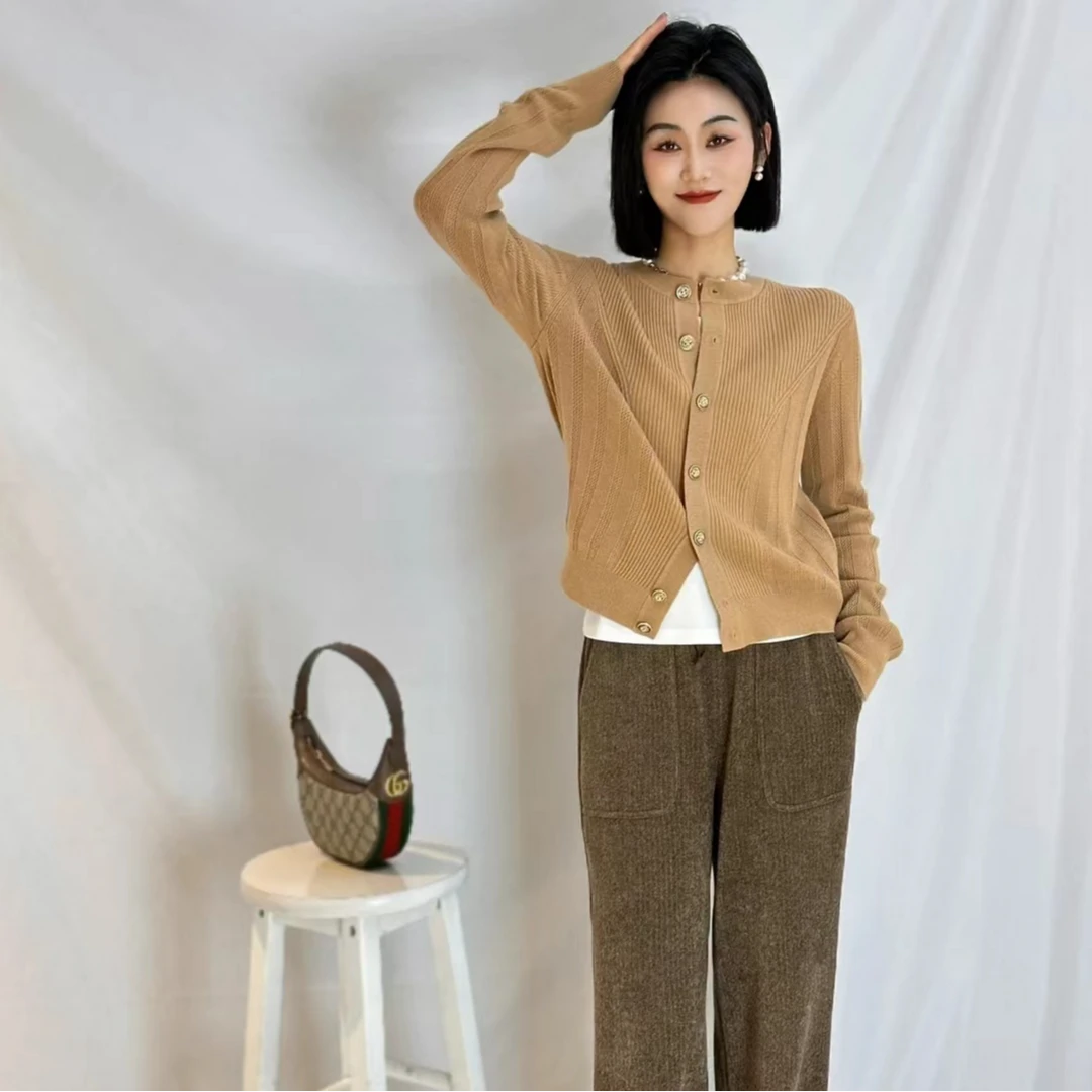 阿玛施AMASS女装山羊绒简约竖坑条圆领纯色针织开衫5499241小个子