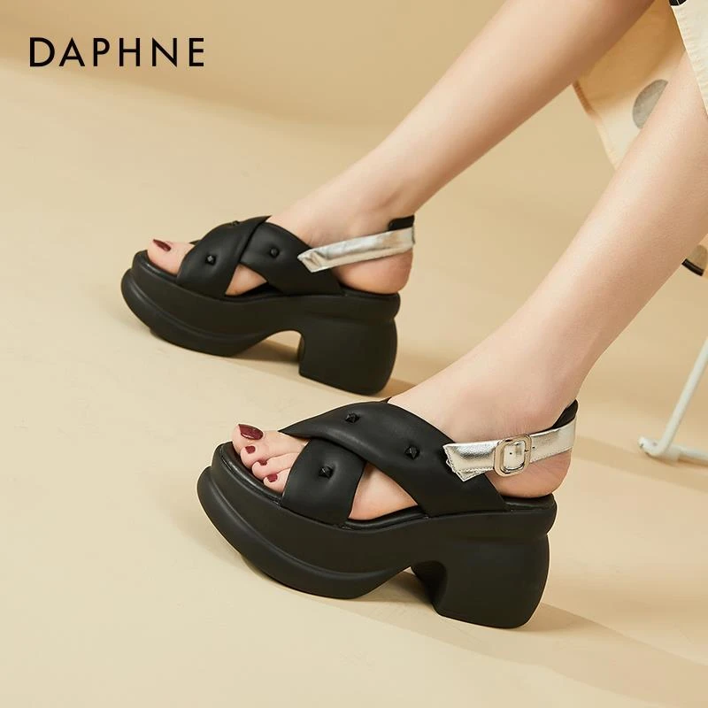 达芙妮厚底凉鞋女款2024新款夏季外穿罗马小个子增高软底松糕高跟