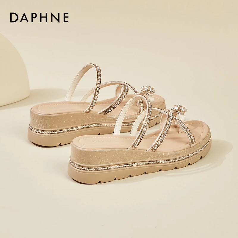 达芙妮拖鞋女外穿2025年新款夏季套趾仙女风休闲百搭厚底坡跟凉拖