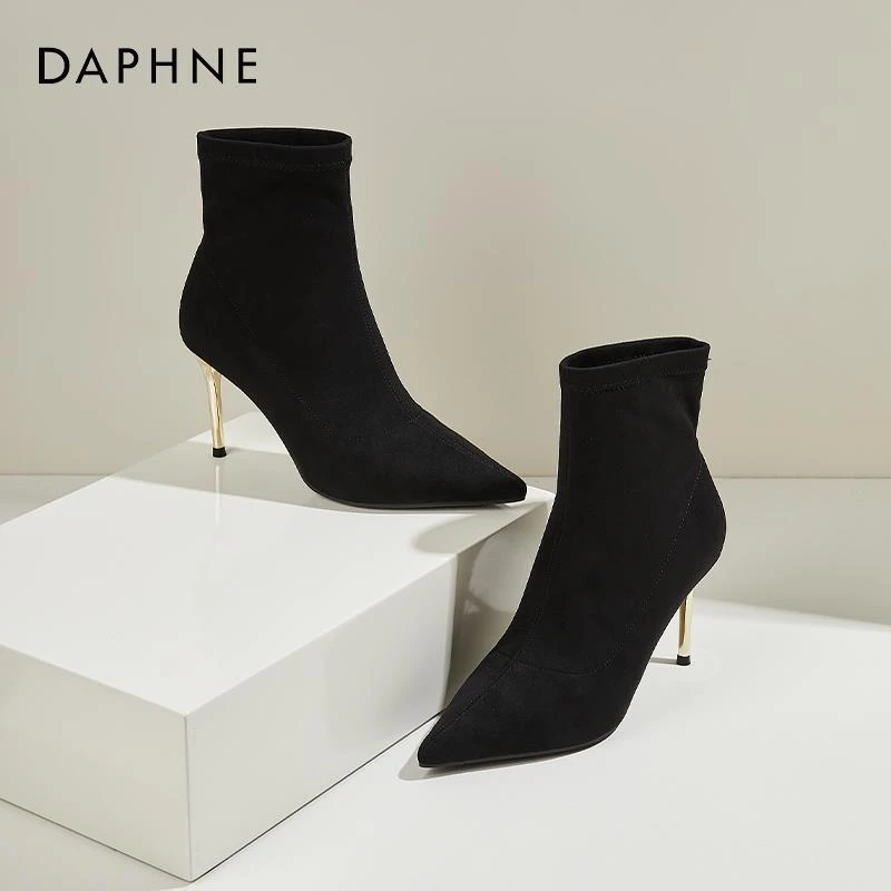 达芙妮秋冬上新尖头细跟高跟鞋女2025新款棕色弹力瘦瘦靴时装靴女