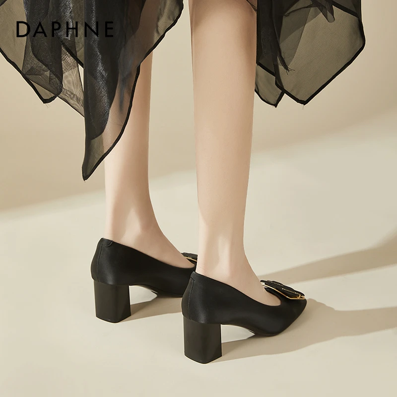 达芙妮黑色高跟鞋女鞋2025新款秋季方头粗跟皮鞋通勤单鞋四季瓢鞋