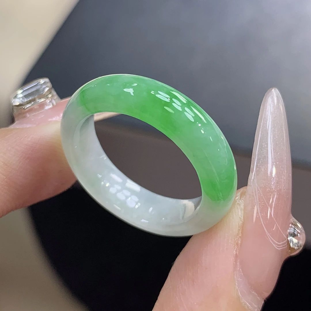 18圈口 天然缅甸翡翠 白底青阳绿翡翠戒圈尺寸18.4-5.9-3.9mm