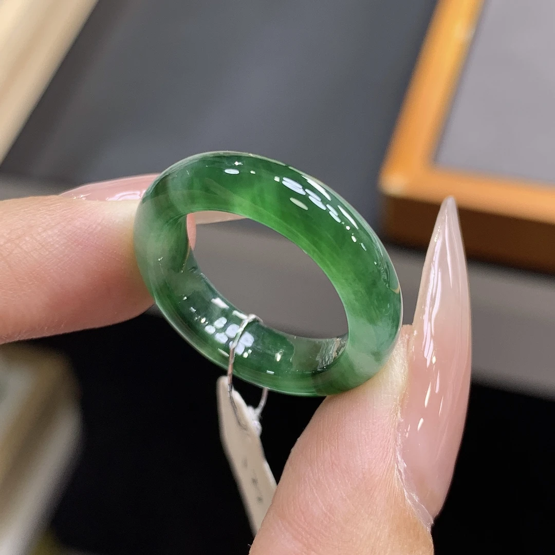 13圈口 缅甸天然翡翠 满色底辣绿飘花翡翠戒圈尺寸16.8-5.2-3.7mm