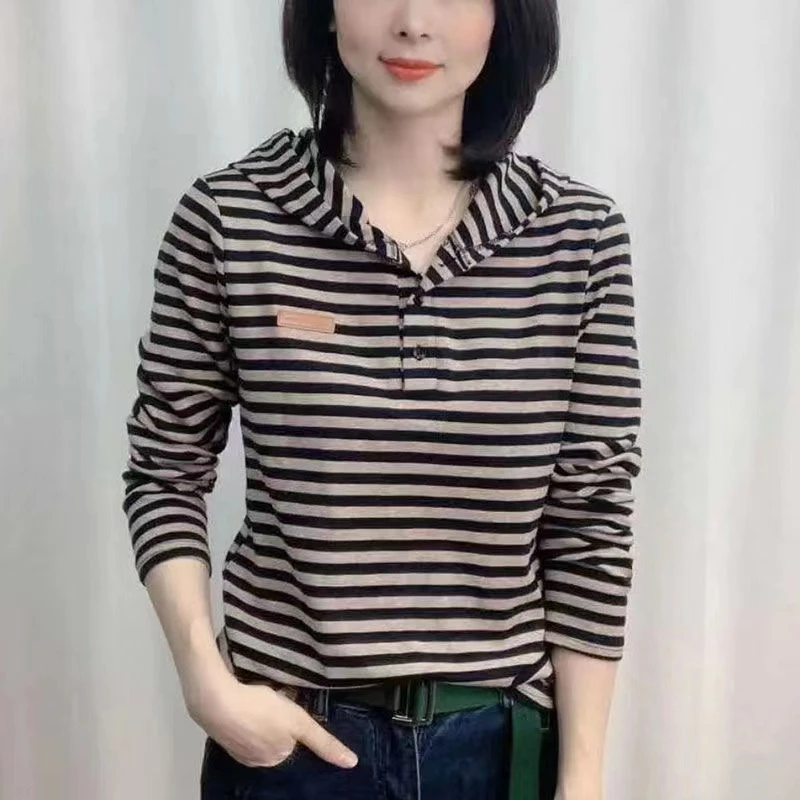 时尚条纹长袖打底衫女春季2025新款纽扣连帽t恤洋气减龄宽松上衣