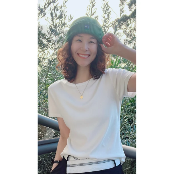 "虾线T"极简小众后中拼接优可丝螺纹打底百搭修身圆领短袖T恤女