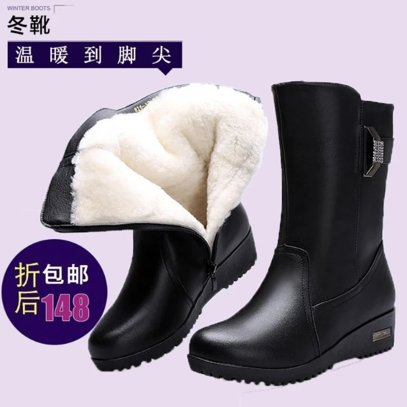 雪地靴新款冬季软皮靴子加绒防滑女士中筒妈妈棉鞋平底保暖靴子