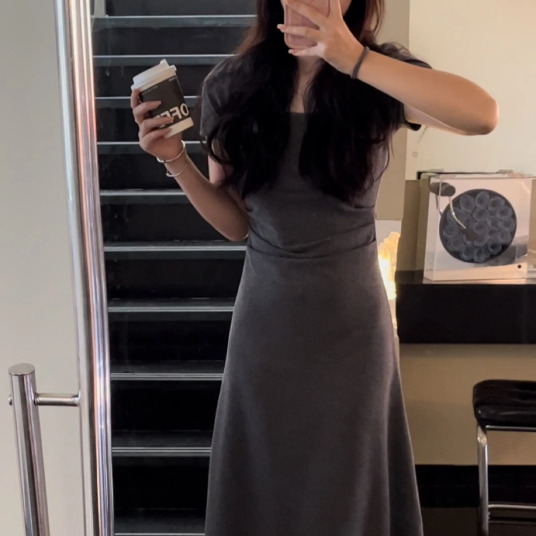 夏季新款法式方领褶皱梨形身材收腰显瘦气质针织爆款连衣裙赫本风