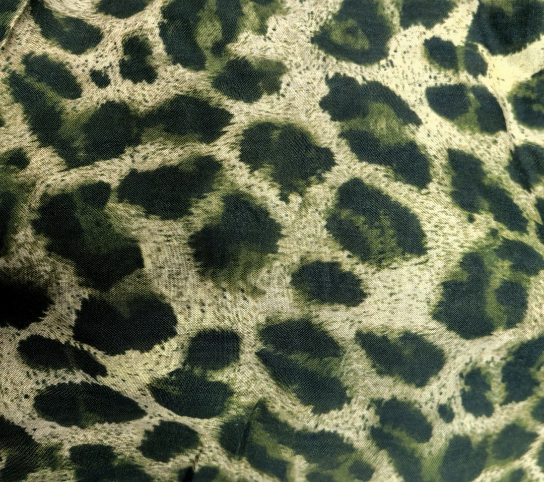 新品上市！轻薄款棉麻！绿色豹纹布料【两米包邮】