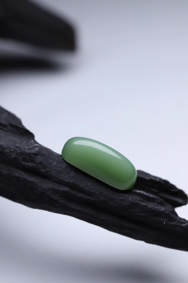 『特惠』和田粉青戒面马鞍面『20.7*7.5*7.4mm』有水线包容可镶嵌