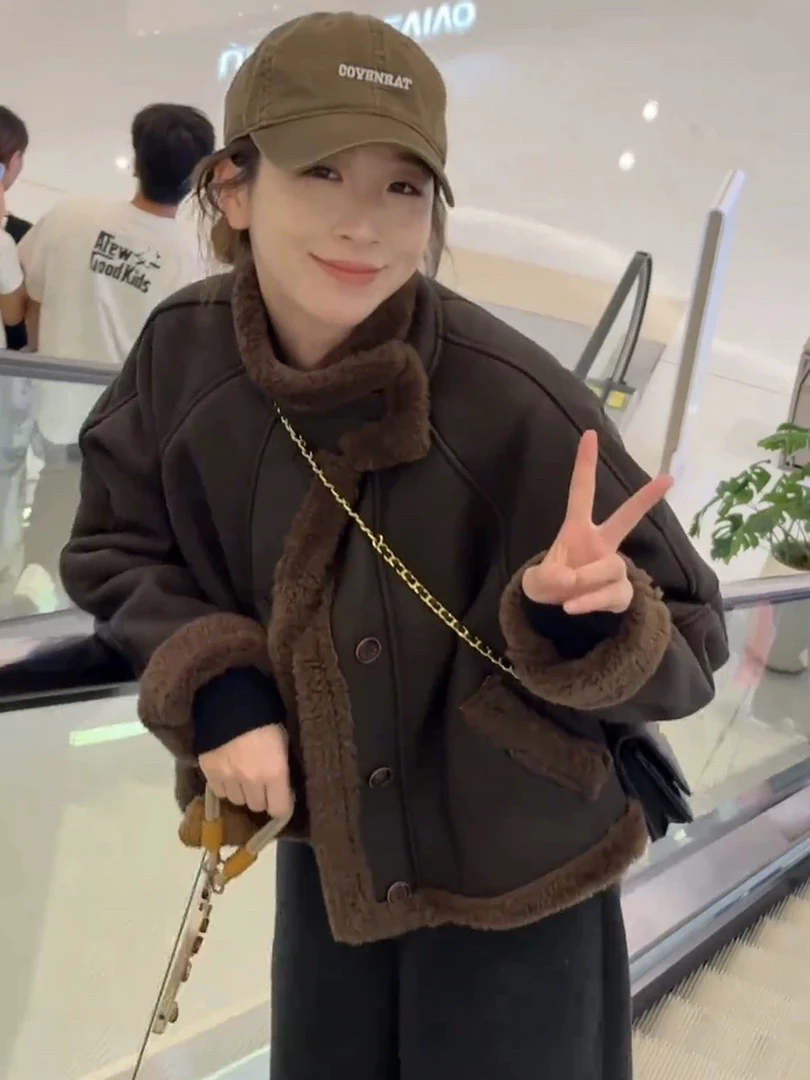 时尚麂皮绒羊羔毛外套女短款上衣冬季新款皮毛一体加厚棒球服夹克