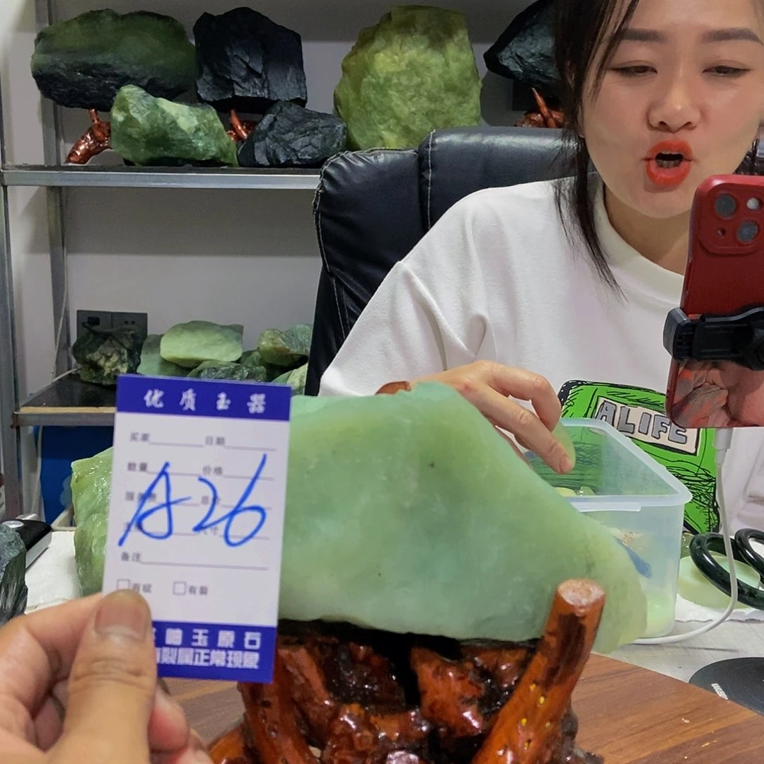 蛇纹石玉挂件未镶嵌南****。