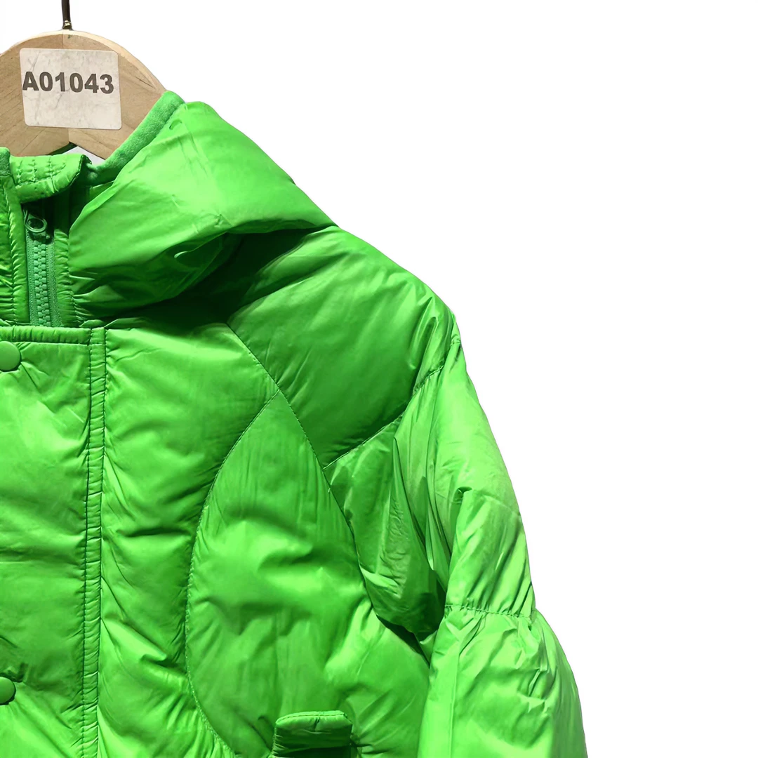 7909-一款两色帽子鹿角装饰儿童轻薄连帽羽绒服