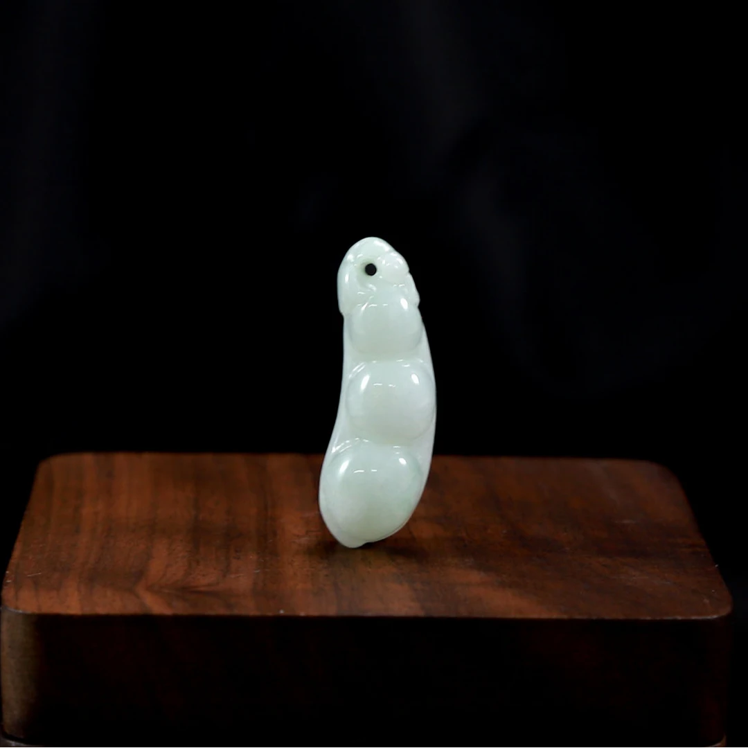 乾成珠宝女款翡翠毛豆吊坠L307颜色微差纹路随机