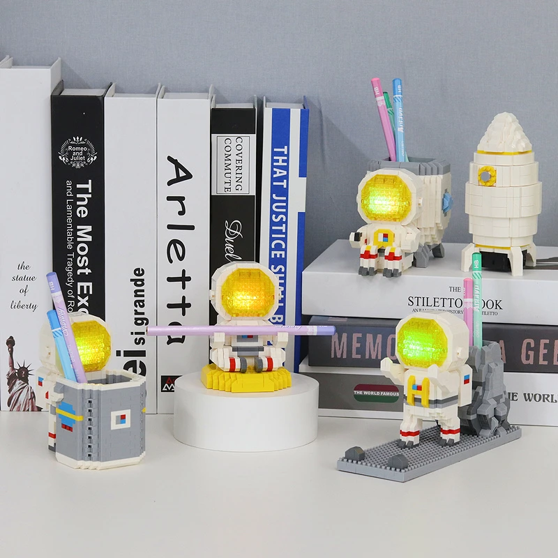 发光太空人宇航员小学生益智拼装积木笔筒玩具DIY男女孩生日礼物