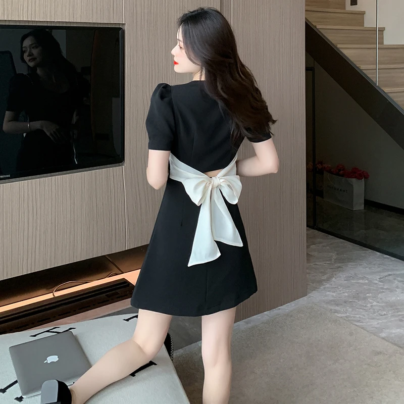 方领连衣裙子女装夏装2025年新款蝴蝶结后背系带泡泡袖6801
