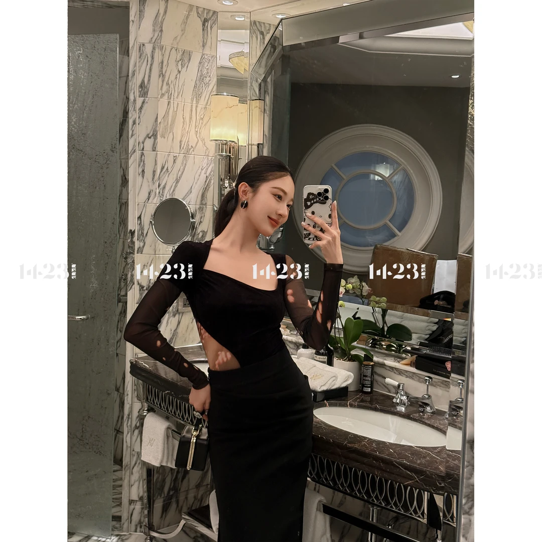 1423【烟云雾染】设计感弹力网纱丝绒拼接印花上衣