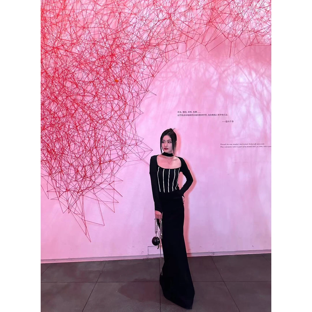 1423【半熟冬日】后开叉挂脖半身裙