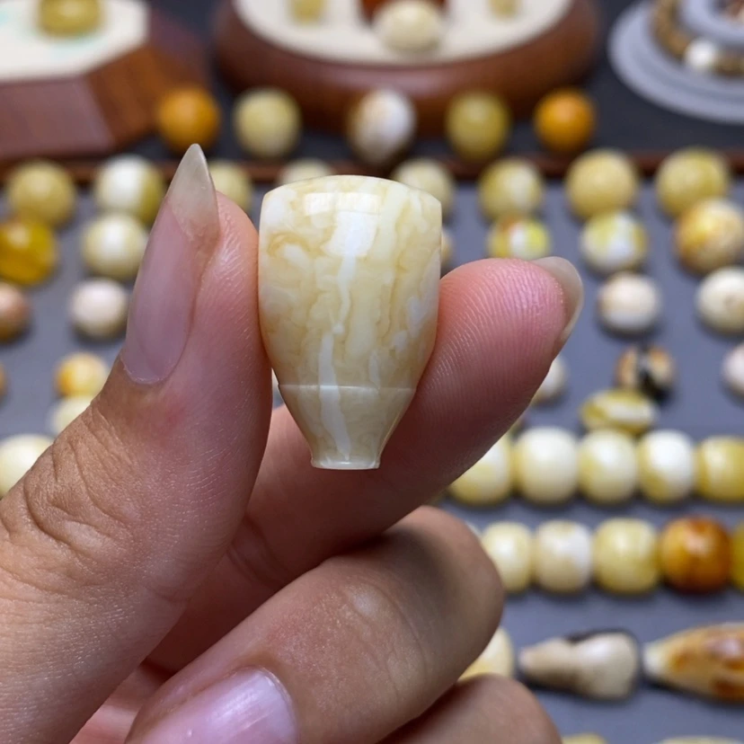 【闪购商品】琥珀裸石未镶嵌给***子