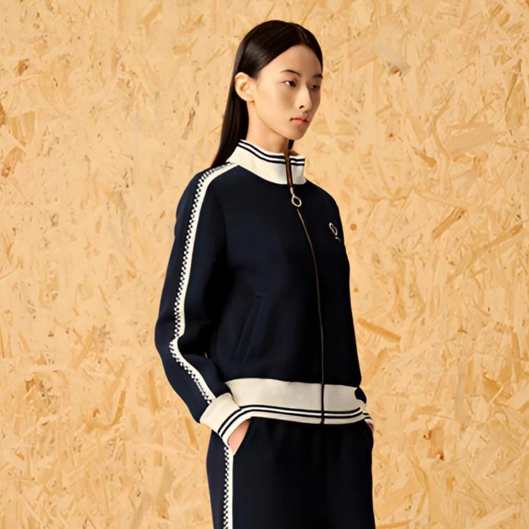 ToyzY24春新款柔软空气层藏蓝立领梭织运动外套7C54110380