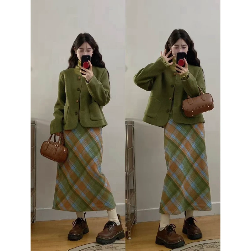 大码秋冬百搭花朵设计感内搭长袖T恤气质小香毛呢短外套格纹半裙