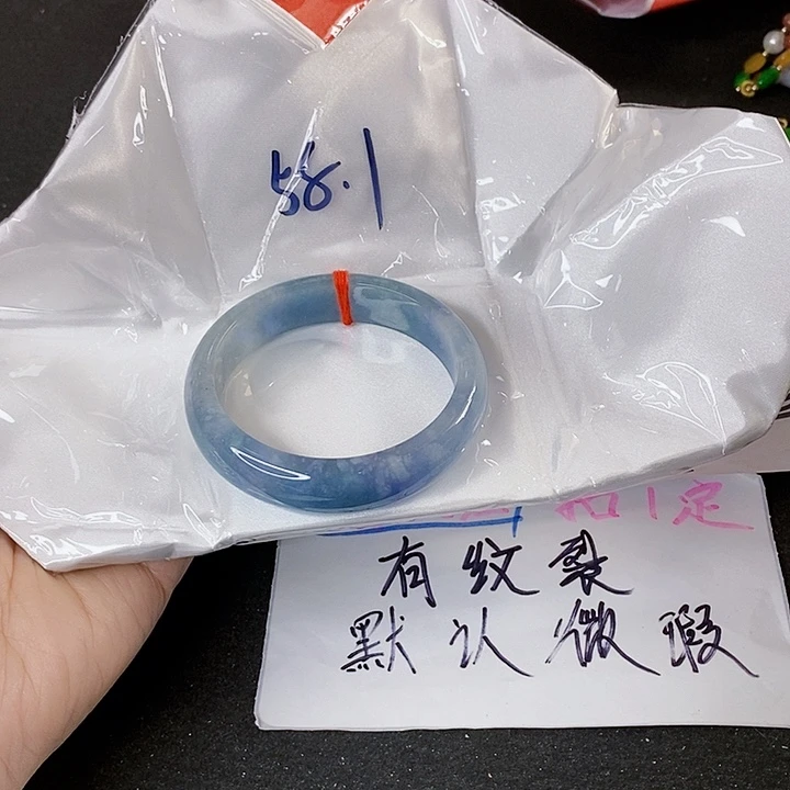 翡翠手镯未镶嵌?****?翡翠手镯未镶嵌