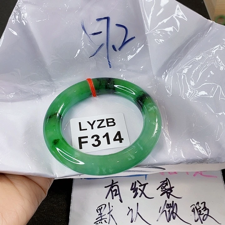 翡翠手镯未镶嵌阿*