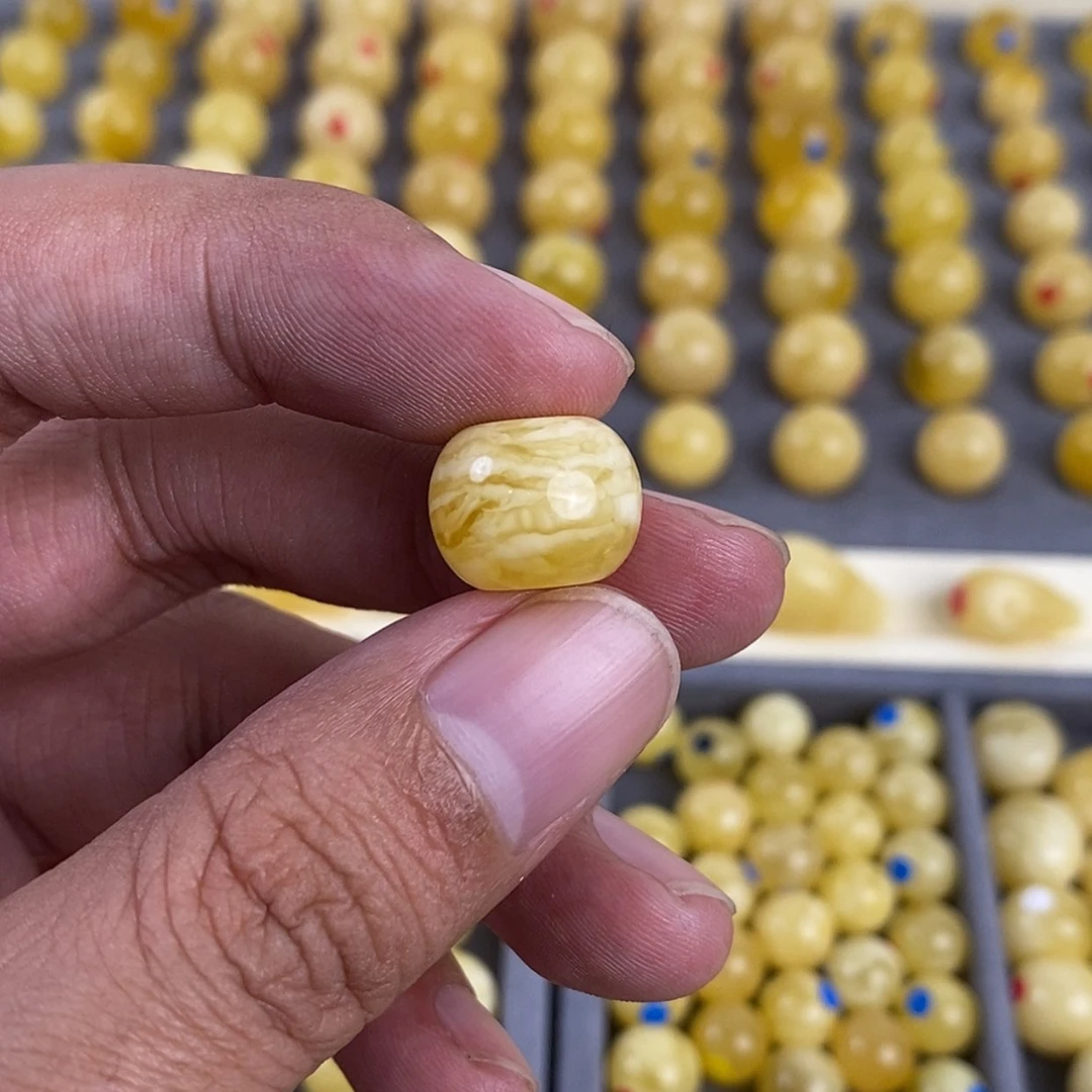 【闪购商品】琥珀裸石未镶嵌一**人