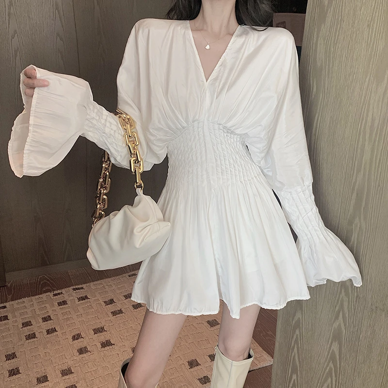 实拍秋季气质显瘦A字裙女超仙V领时尚心机收腰连衣裙裙子白色