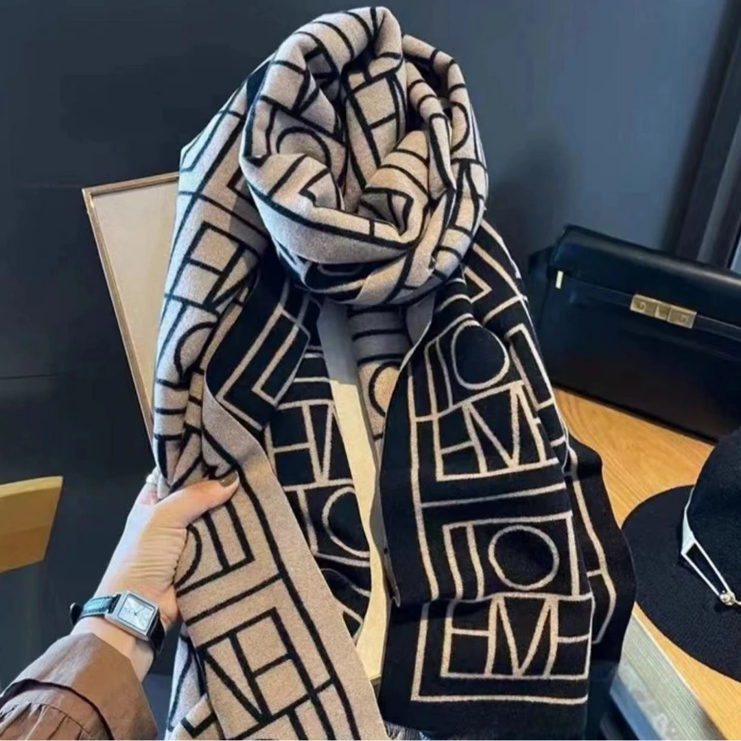 秋冬季韩版百搭新款高档披肩外搭保暖围脖双面几何字母围巾女