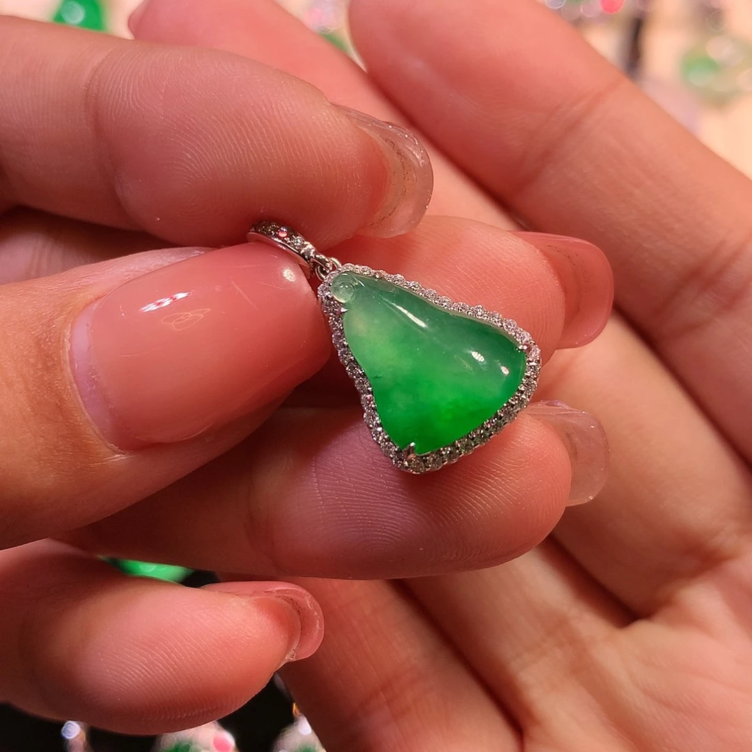 翡翠颈饰18K金镶嵌缅甸翡翠吊坠18k镶嵌