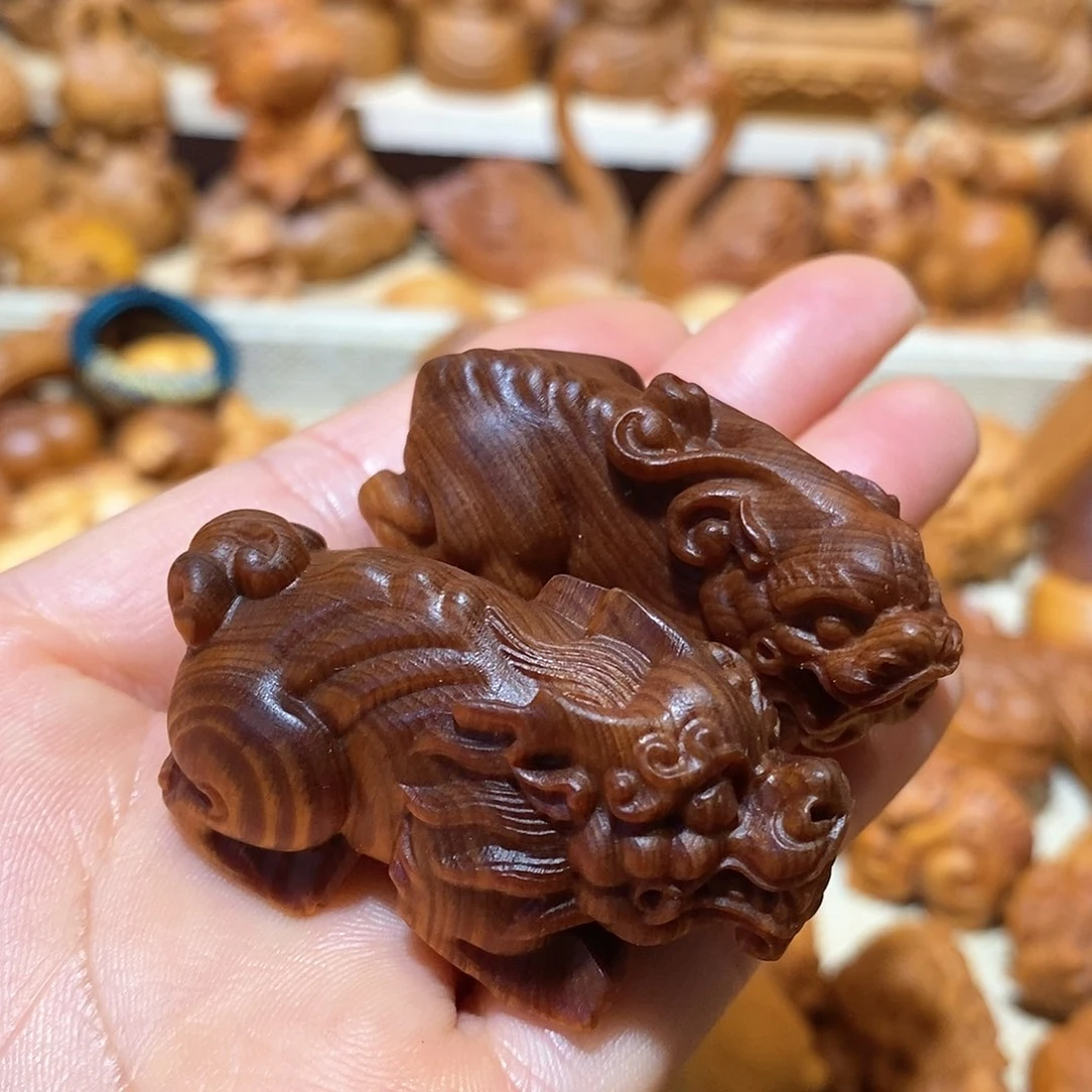 木前**朤崖柏手把件，小貔貅一对