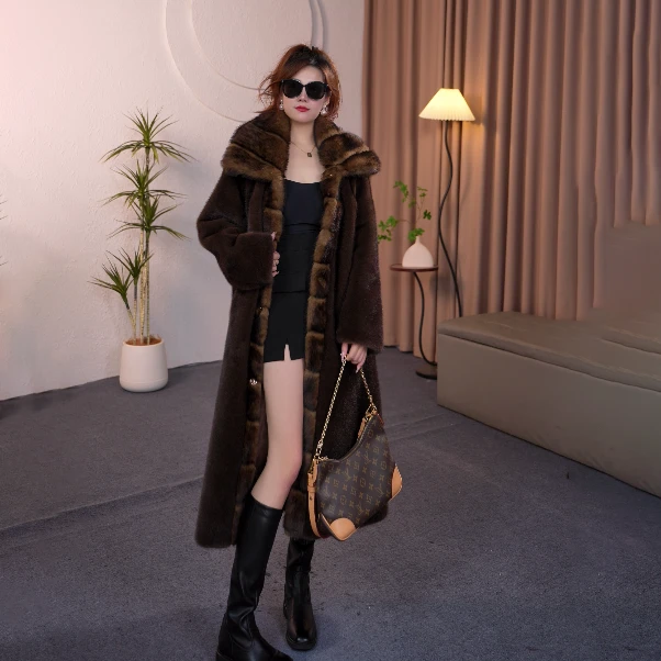 海宁轻奢长款女士设计师条纹厚外套DR713