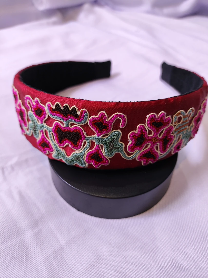 贵州省台江苗族纯手工打籽绣发卡