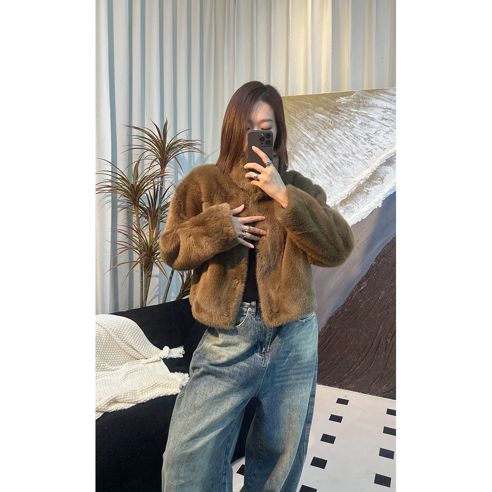 深咖色短款外套女2024冬季新款短款皮毛一体上衣