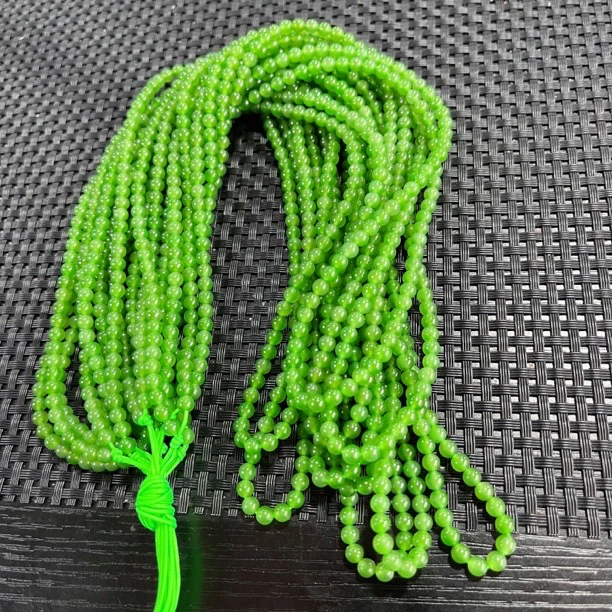 【浓辣苹果绿无矿点】俄老料碧玉乌兰海冰胶料约4mm珠链（多样性发一