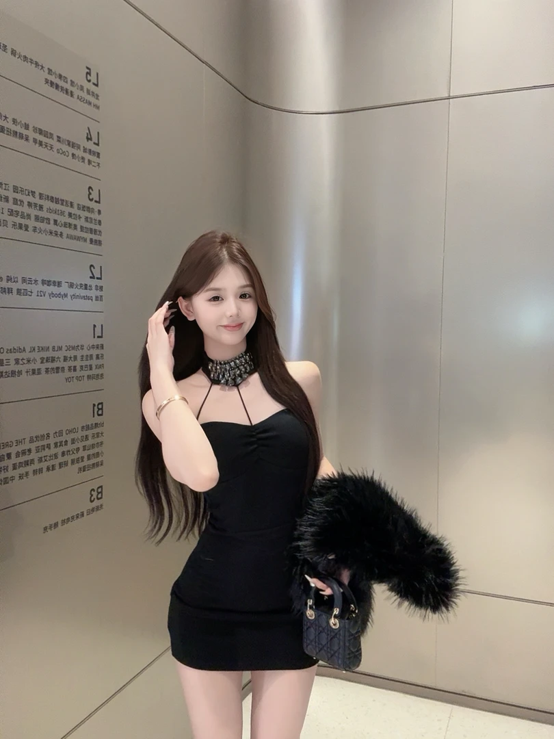 【CUTE专属】高级感重工水钻挂脖抹胸连衣裙性感收腰包臀裙生日裙