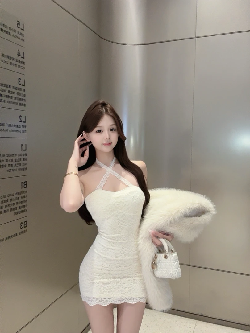 【CUTE专属】气质性感蕾丝拼接针织磨毛底连衣裙挂脖修身包臀裙