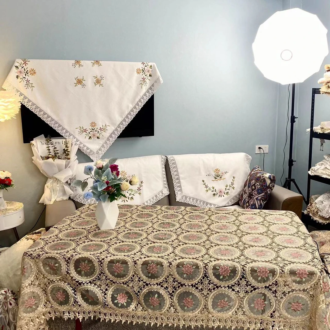 E-12【150*220】咖色欧式水溶桌布红色刺绣小花桌布