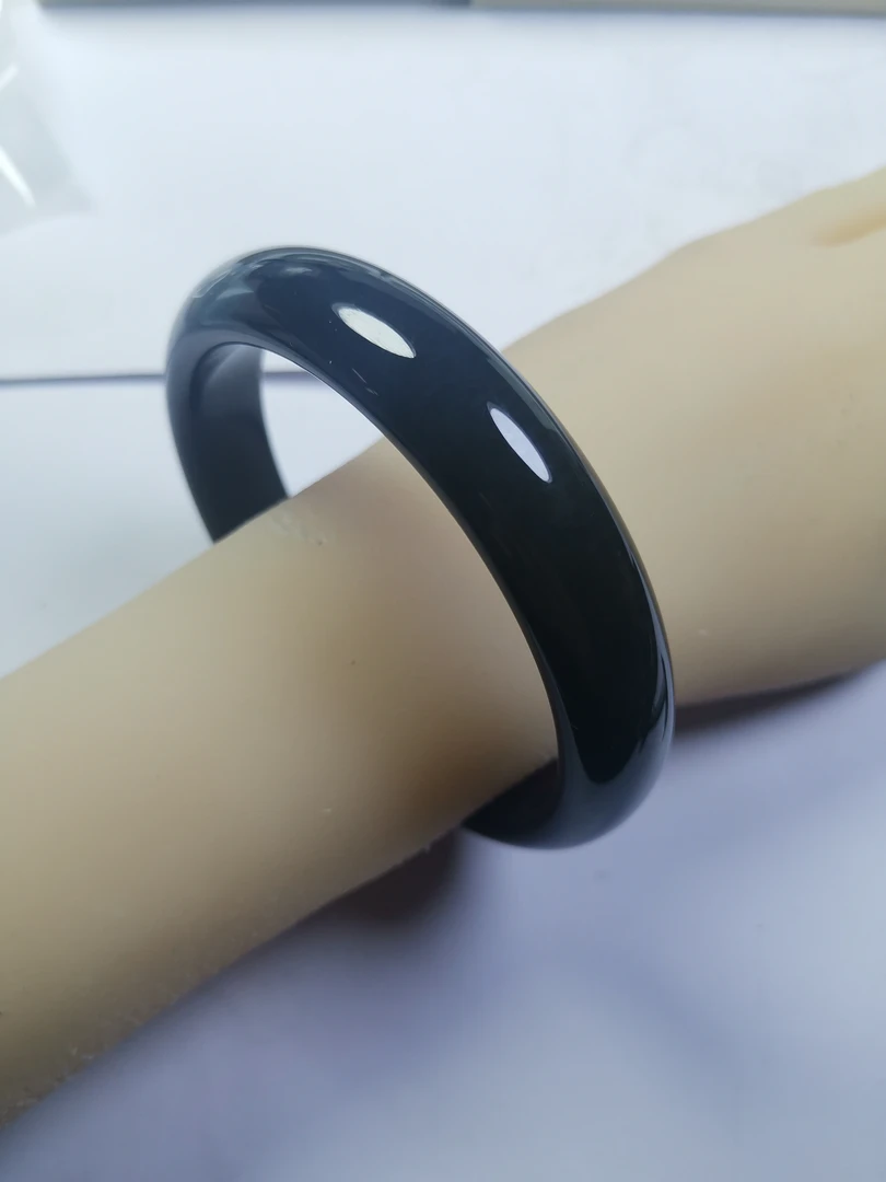 186号-圈口68-69-和田玉-正品保障，时尚高贵款