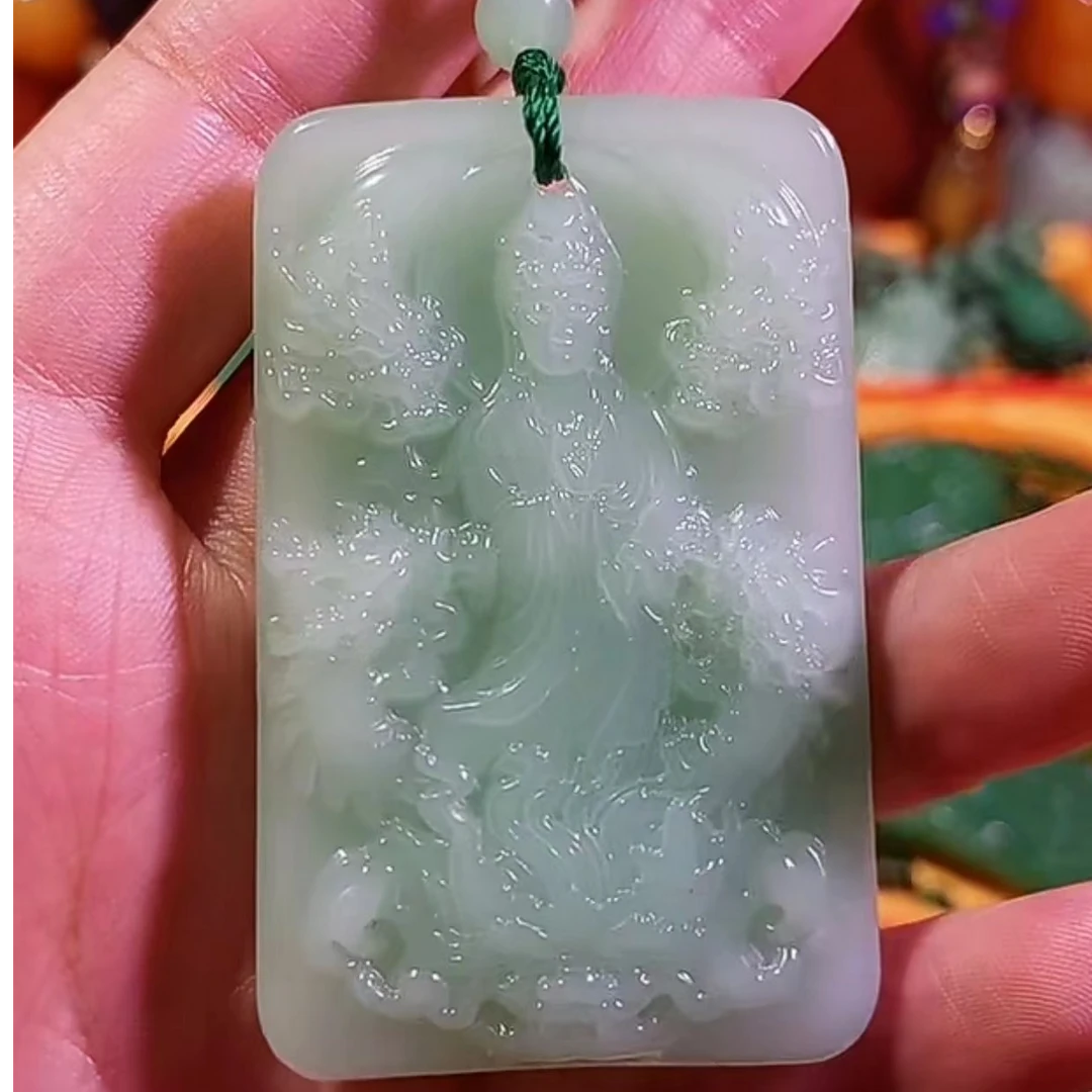 11时尚饰品浅绿色九龙观音吊坠