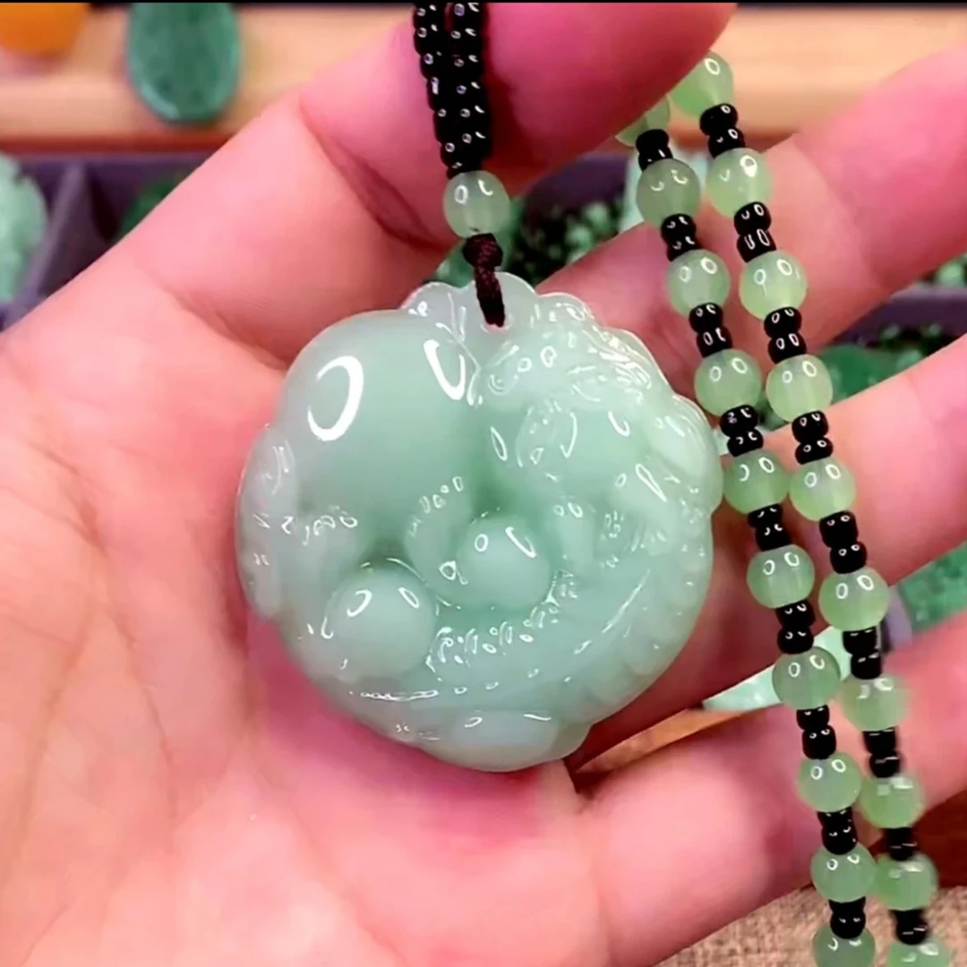 ...新款.....【粉丝福利】..时尚饰品浅绿貔貅抱宝