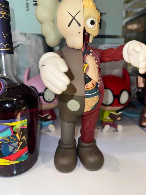 【无盒】Kaws 躺着潮流雕塑